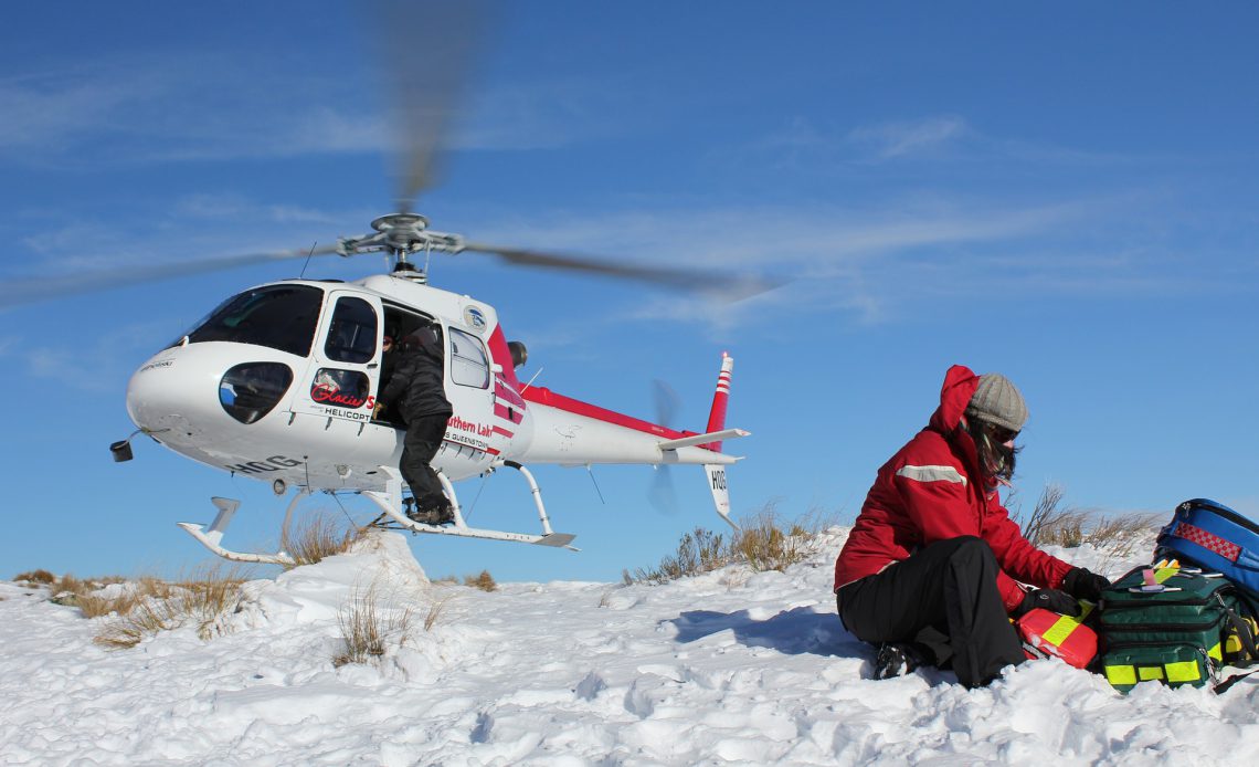 helikopter ratunkowy dla narciarza