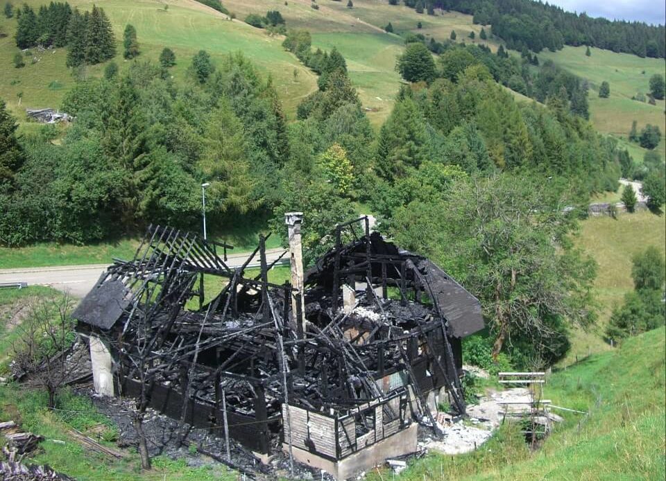 spalony dom