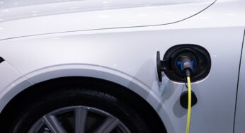 „Elektryków” na polskich drogach wciąż przybywa