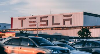 Masz 39 lat, pełne zniżki i „elektryka” – zobacz, ile możesz płacić za polisę